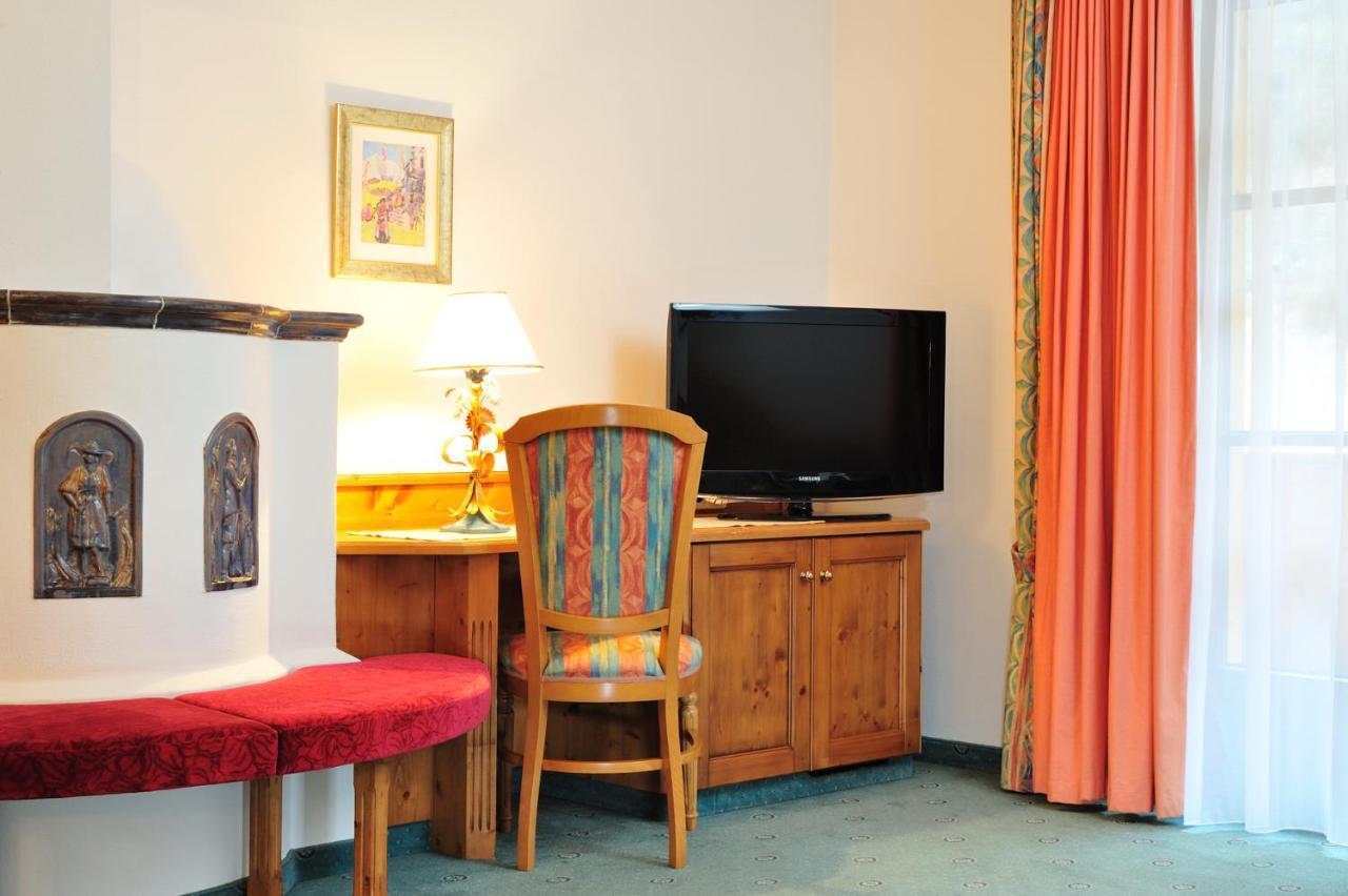 Hotel Garni Castel B&B Ишгъл Екстериор снимка